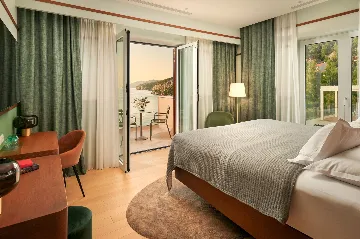 Contemporary Seaside Villa with Pool, Hvar