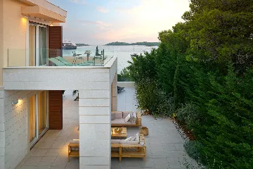 Contemporary Seaside Villa with Pool, Hvar