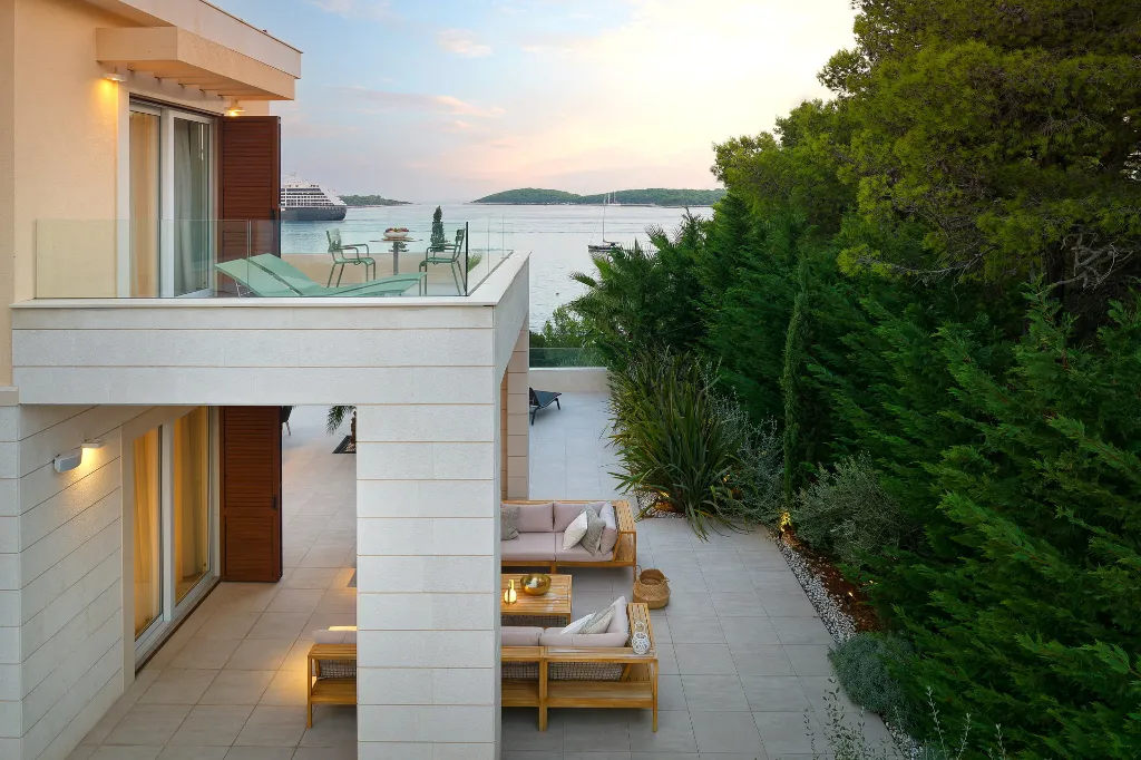 Contemporary Seaside Villa with Pool, Hvar