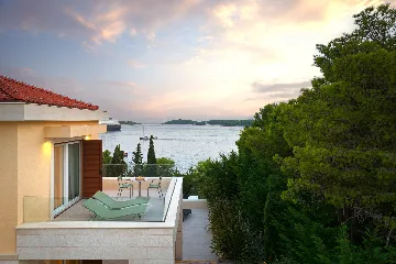 Contemporary Seaside Villa with Pool, Hvar