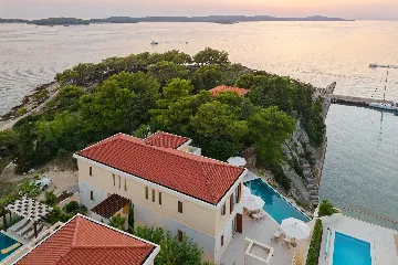 Contemporary Seaside Villa with Pool, Hvar