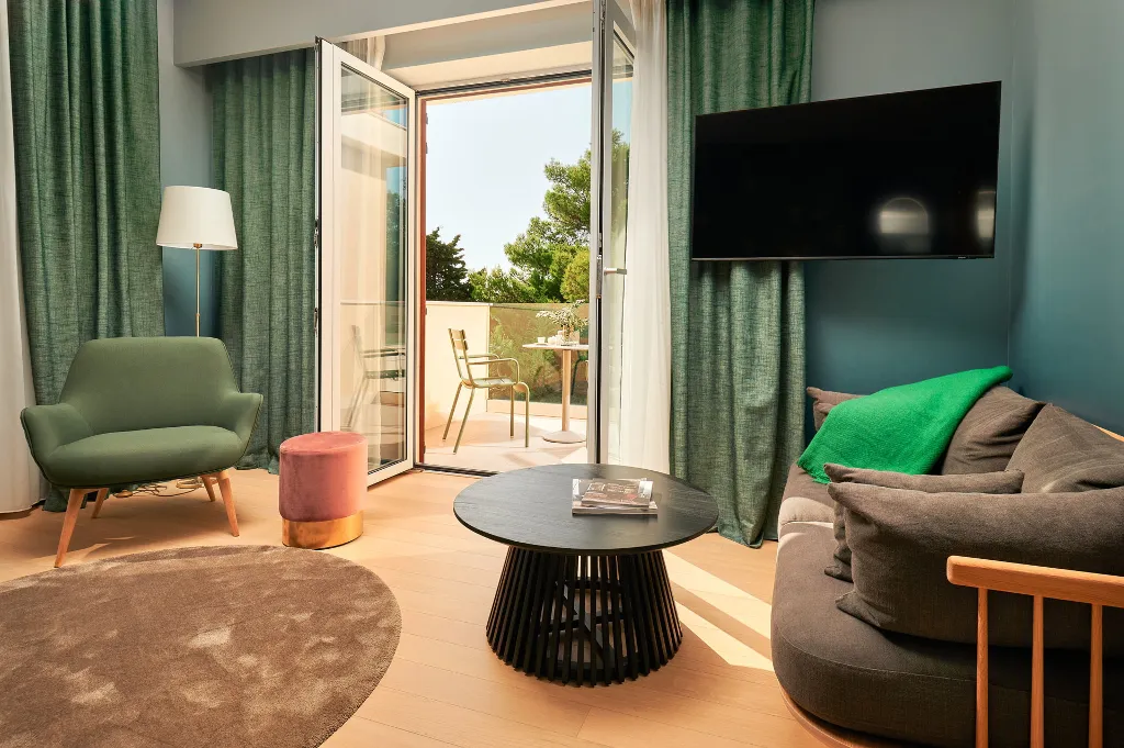 Seaside Villa Complex with Pool, Hvar