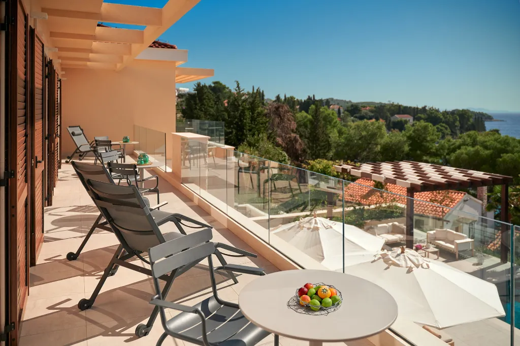 Seaside Villa Complex with Pool, Hvar