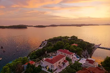Seaside Villa Complex with Pool, Hvar