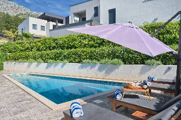 Modern 3-Bedroom Villa with Private Pool in Podstrana