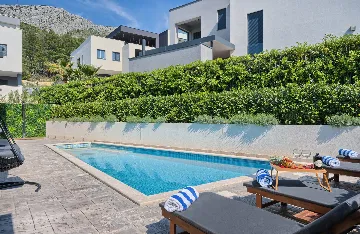 Modern 3-Bedroom Villa with Private Pool in Podstrana