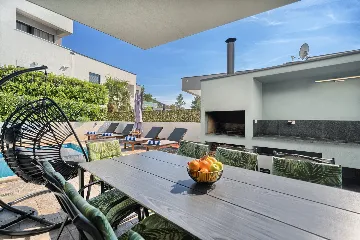 Modern 3-Bedroom Villa with Private Pool in Podstrana