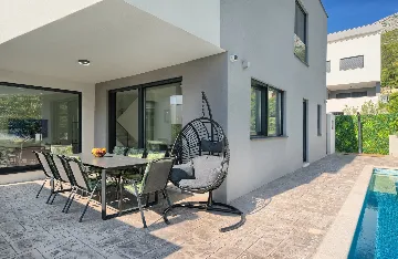 Modern 3-Bedroom Villa with Private Pool in Podstrana