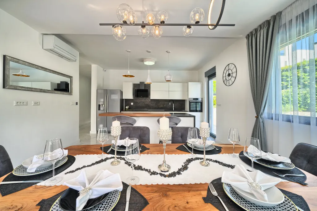Modern 3-Bedroom Villa with Private Pool in Podstrana