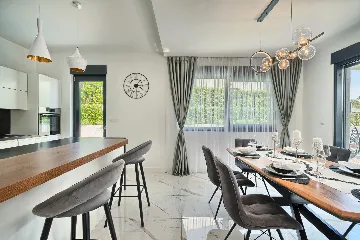 Modern 3-Bedroom Villa with Private Pool in Podstrana