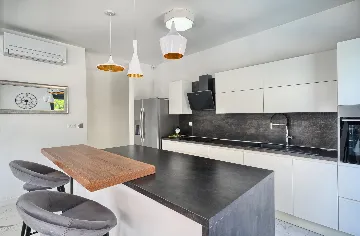 Modern 3-Bedroom Villa with Private Pool in Podstrana