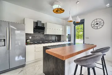 Modern 3-Bedroom Villa with Private Pool in Podstrana