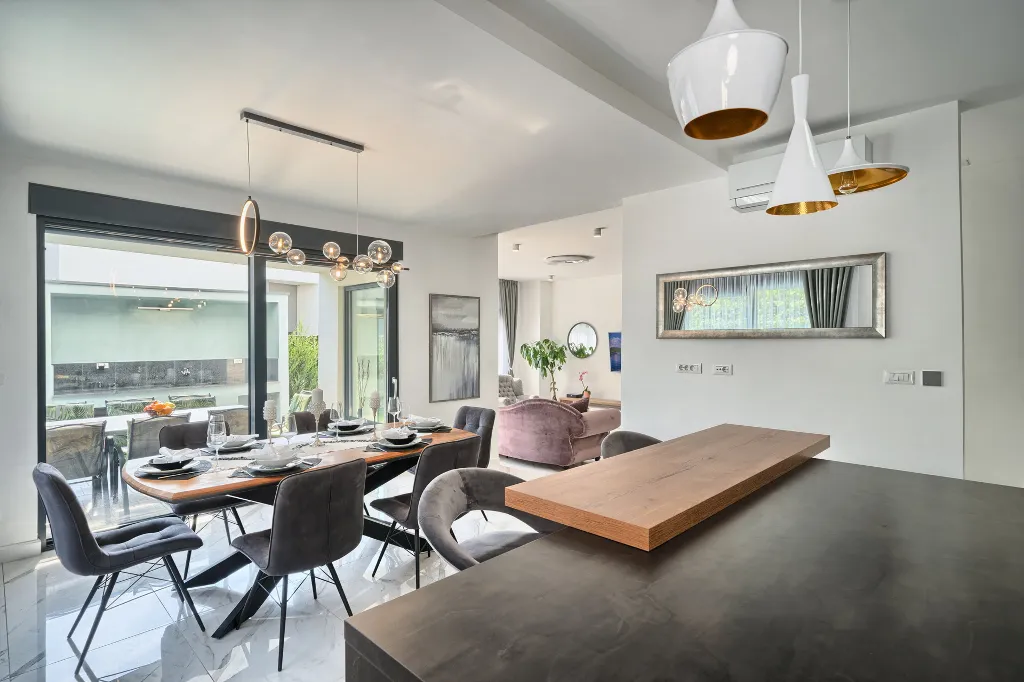 Modern 3-Bedroom Villa with Private Pool in Podstrana