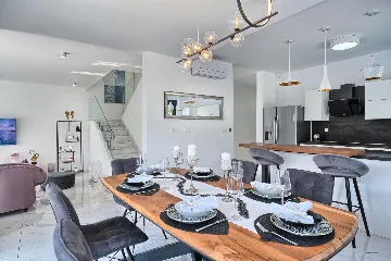 Modern 3-Bedroom Villa with Private Pool in Podstrana