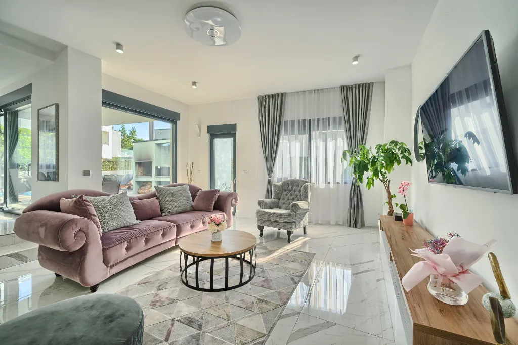 Modern 3-Bedroom Villa with Private Pool in Podstrana