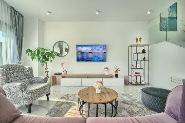 Modern 3-Bedroom Villa with Private Pool in Podstrana