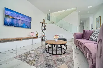 Modern 3-Bedroom Villa with Private Pool in Podstrana