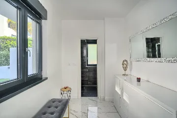 Modern 3-Bedroom Villa with Private Pool in Podstrana