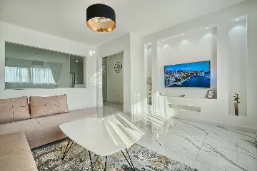 Modern 3-Bedroom Villa with Private Pool in Podstrana