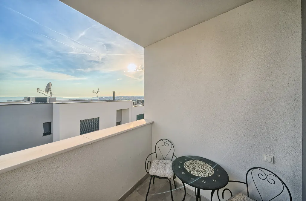 Modern 3-Bedroom Villa with Private Pool in Podstrana