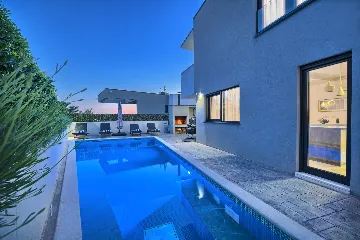 Modern 3-Bedroom Villa with Private Pool in Podstrana