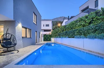 Modern 3-Bedroom Villa with Private Pool in Podstrana
