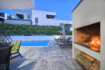 Modern 3-Bedroom Villa with Private Pool in Podstrana