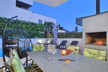 Modern 3-Bedroom Villa with Private Pool in Podstrana