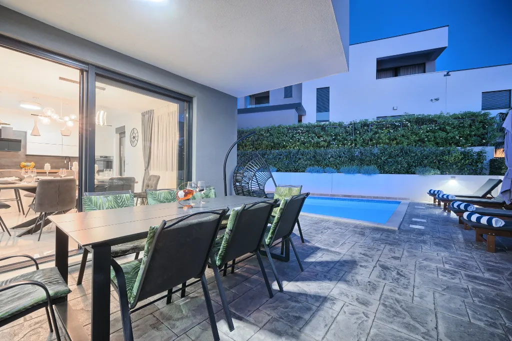 Modern 3-Bedroom Villa with Private Pool in Podstrana