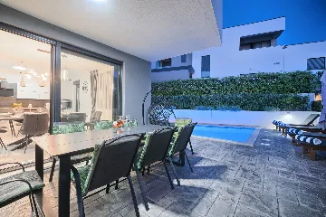 Modern 3-Bedroom Villa with Private Pool in Podstrana