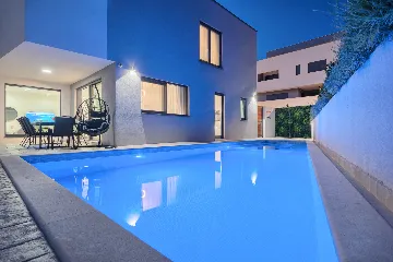 Modern 3-Bedroom Villa with Private Pool in Podstrana