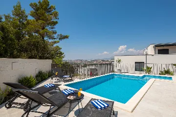Modern 5-Bedroom Villa with Pool in Podstrana