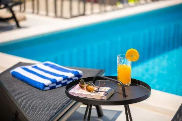 Modern 5-Bedroom Villa with Pool in Podstrana