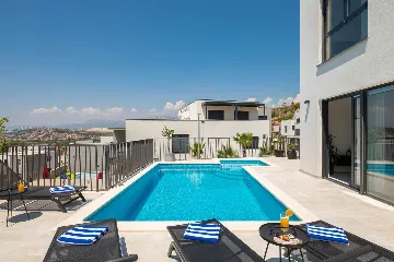 Modern 5-Bedroom Villa with Pool in Podstrana