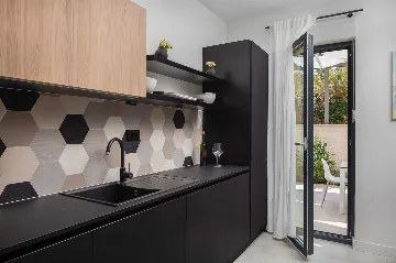 Modern 5-Bedroom Villa with Pool in Podstrana