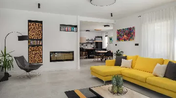 Modern 5-Bedroom Villa with Pool in Podstrana