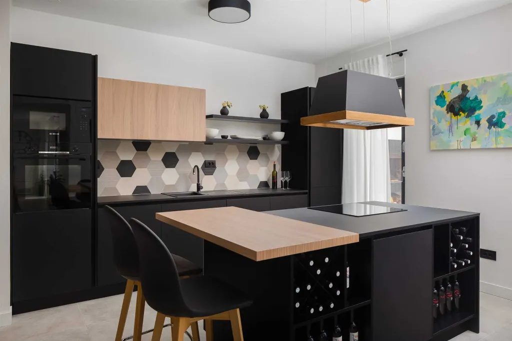 Modern 5-Bedroom Villa with Pool in Podstrana