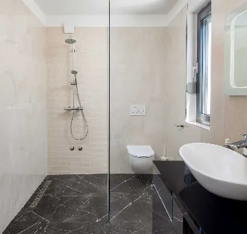 Modern 5-Bedroom Villa with Pool in Podstrana