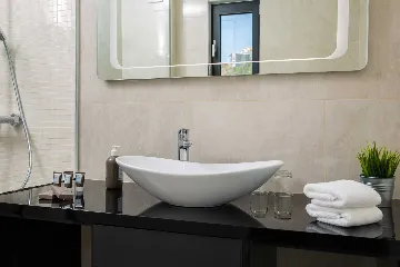 Modern 5-Bedroom Villa with Pool in Podstrana