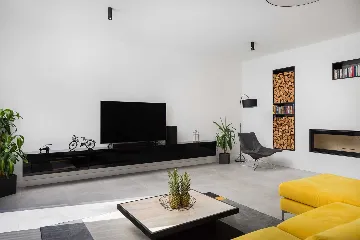 Modern 5-Bedroom Villa with Pool in Podstrana