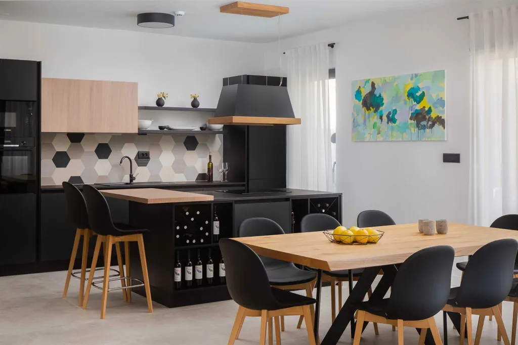 Modern 5-Bedroom Villa with Pool in Podstrana