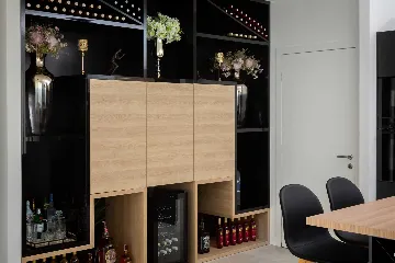 Modern 5-Bedroom Villa with Pool in Podstrana