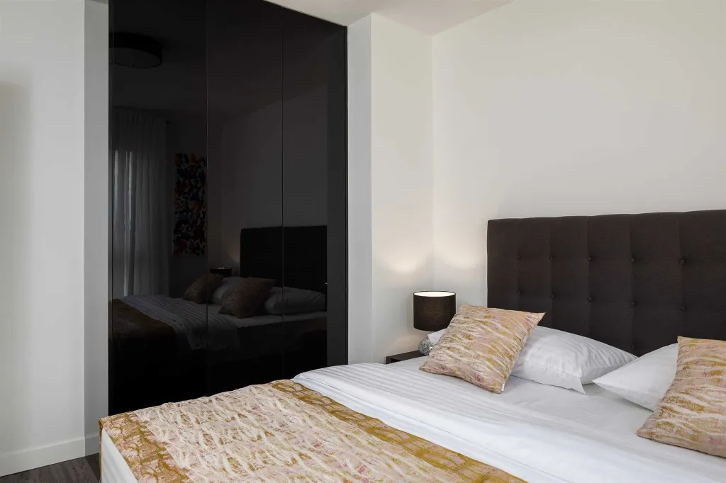 Modern 5-Bedroom Villa with Pool in Podstrana