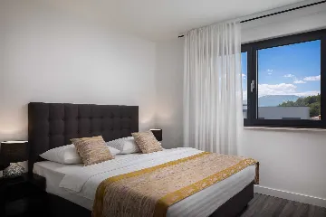 Modern 5-Bedroom Villa with Pool in Podstrana