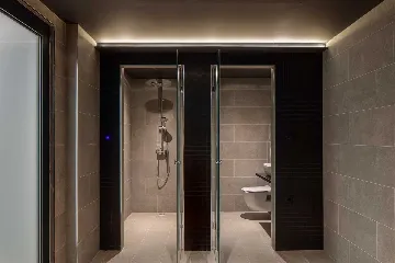 Modern 5-Bedroom Villa with Pool in Podstrana