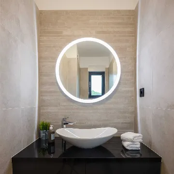 Modern 5-Bedroom Villa with Pool in Podstrana