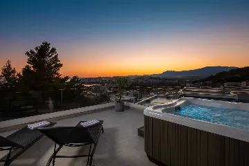 Modern 5-Bedroom Villa with Pool in Podstrana