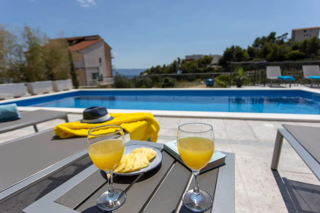 Modern Villa with Heated Pool in Podstrana