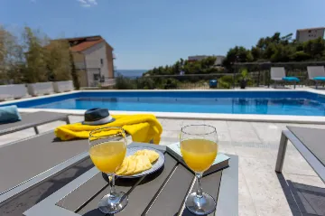 Modern Villa with Heated Pool in Podstrana