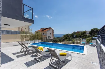 Modern Villa with Heated Pool in Podstrana